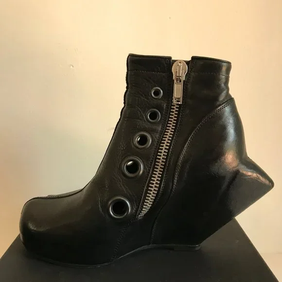 Rick Owens 'Spike' bootie with grommets - Picture 10 of 16